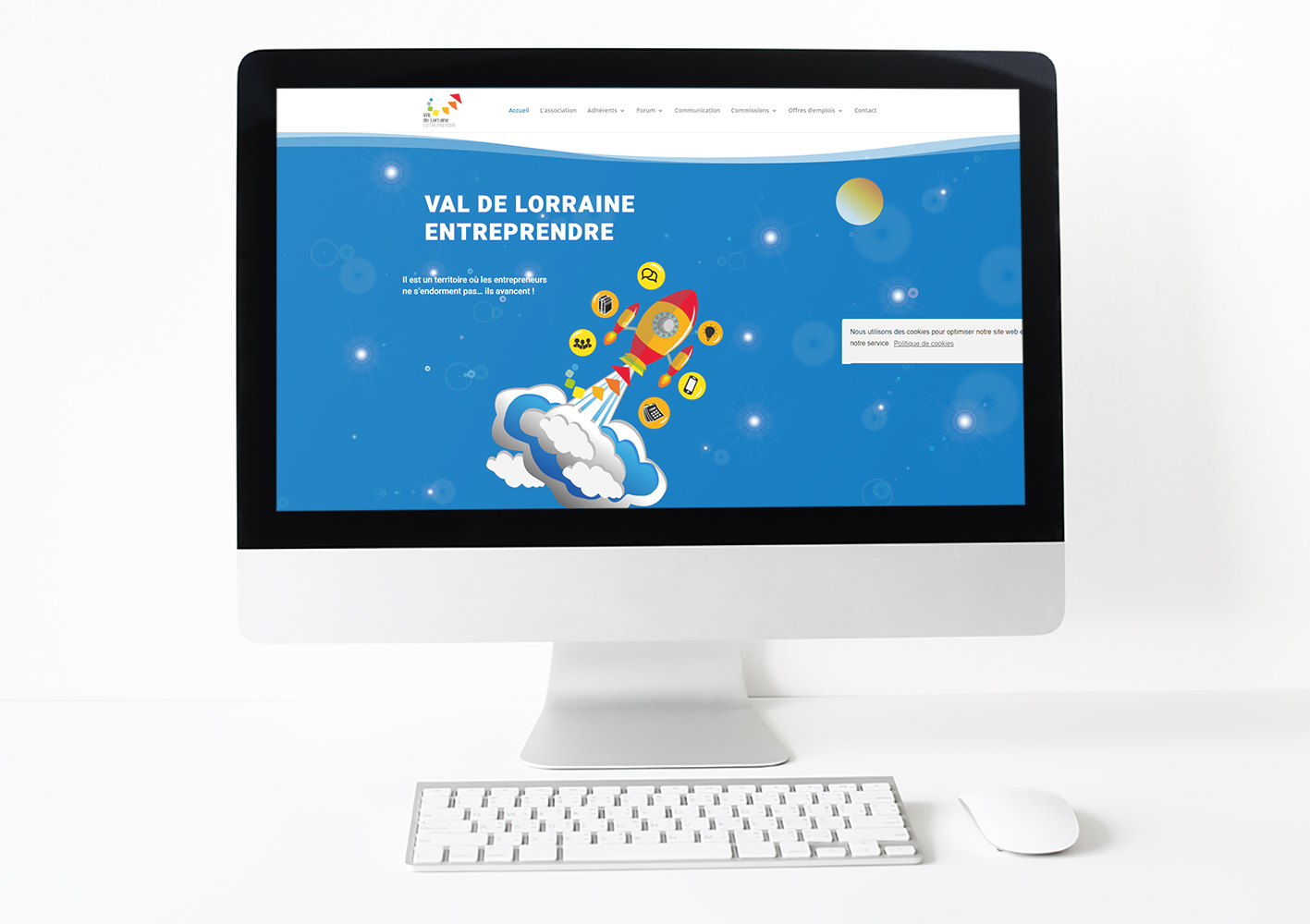 Présentation du design réalisé pour le site Val de Lorraine entreprendre : une fusée entourée d'icônes représentant le travail (téléphone, agenda, idées, échanges)